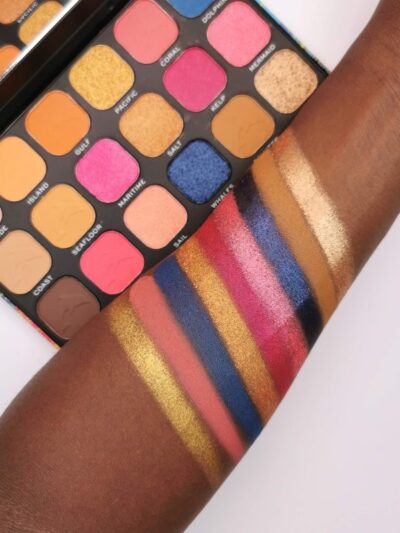 REVOLUTION Palette Fard à Paupière  » Hydra Dolphin « 